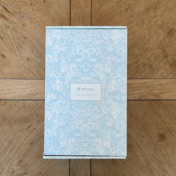 Stanley x LoveShackFancy 40 OZ in Toscana Toile - Picture 3 of 4